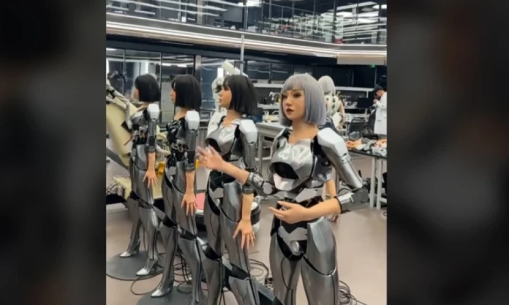 Ανατριχιάζουν τα πλάνα από εργοστάσιο παραγωγής ανθρωπόμορφων ρομπότ στην Κίνα